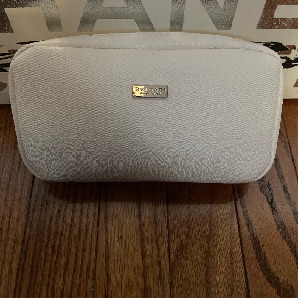 BVLGARI Perfumes Make-Up Toiletries Pouch. Large BVLGARI zipper pull.
